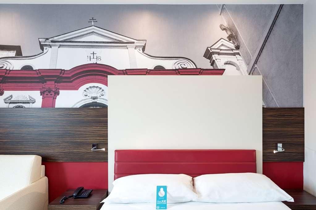 B&B Hotel Trento Pokoj fotografie